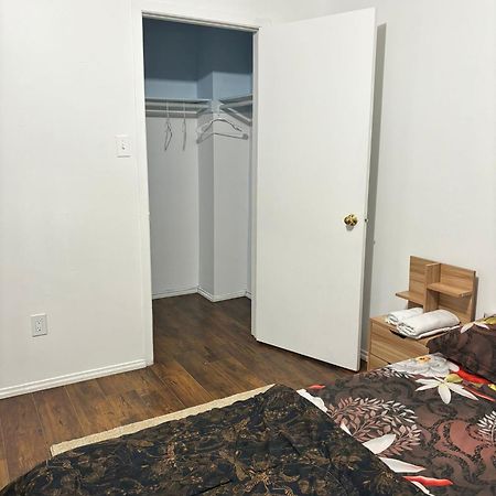 Queen Bedroom Near Sheridan College Brampton Eksteriør billede